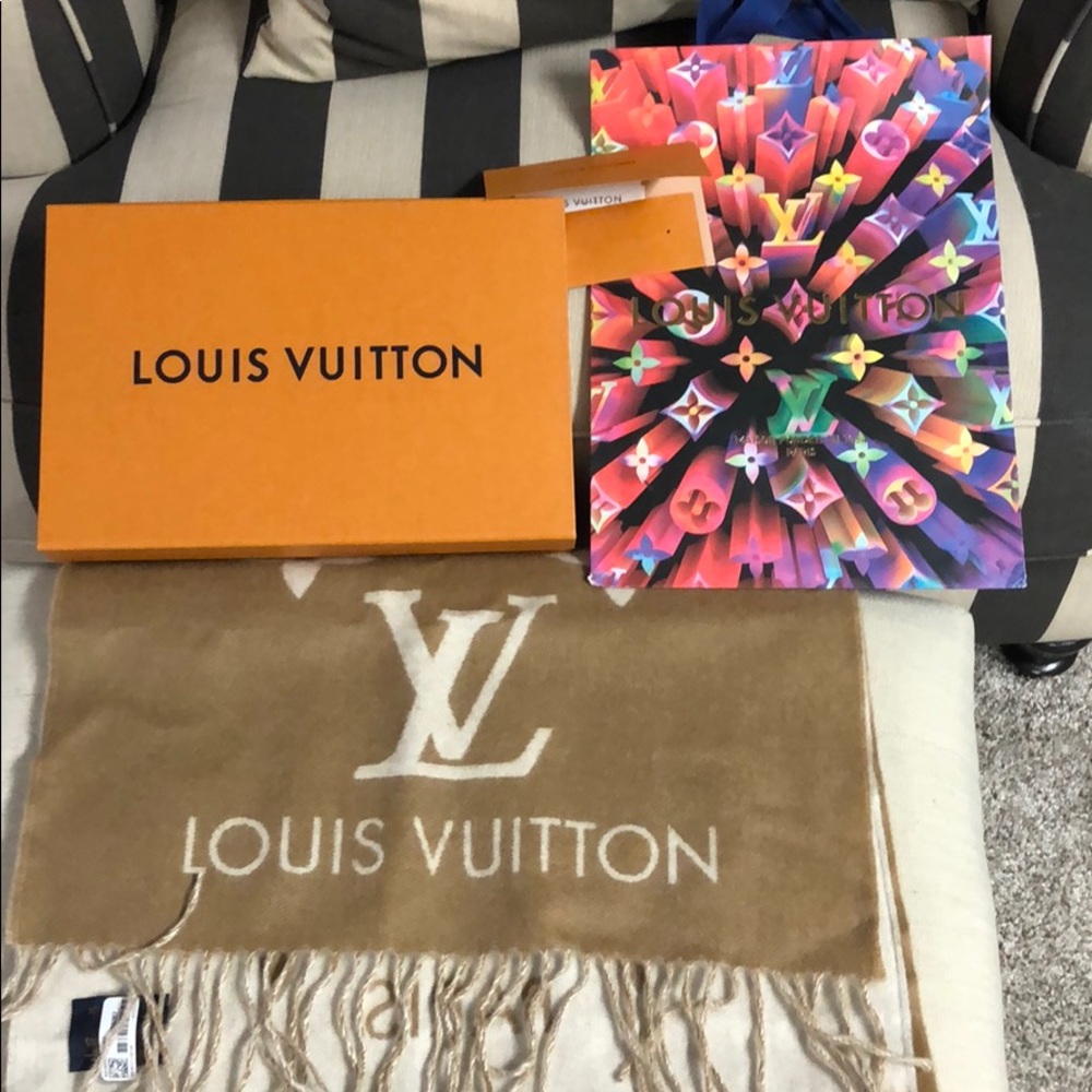 Louis Vuitton Reykjavik Scarf